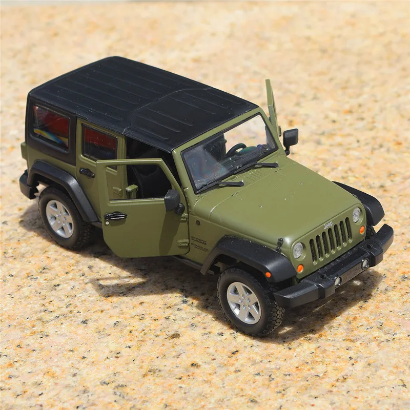 Модель внедорожника Maisto 1:24 2015 Jeep Wrangler оранжевая неограниченная серия модель