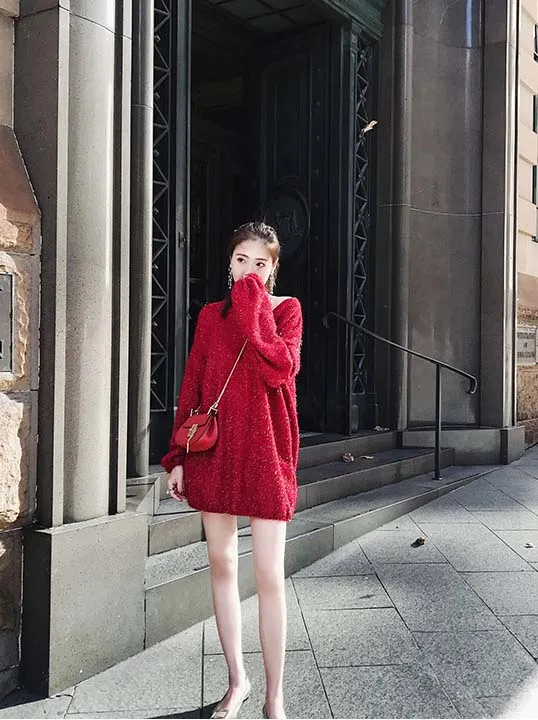 Женский вязаный свитер с V-образным вырезом черный или красный свободного покроя