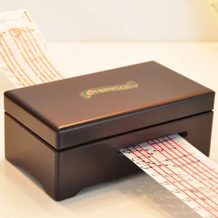 Free shipping A skillful craftsman house wooden hand tape music box can do stuff TDM202A since