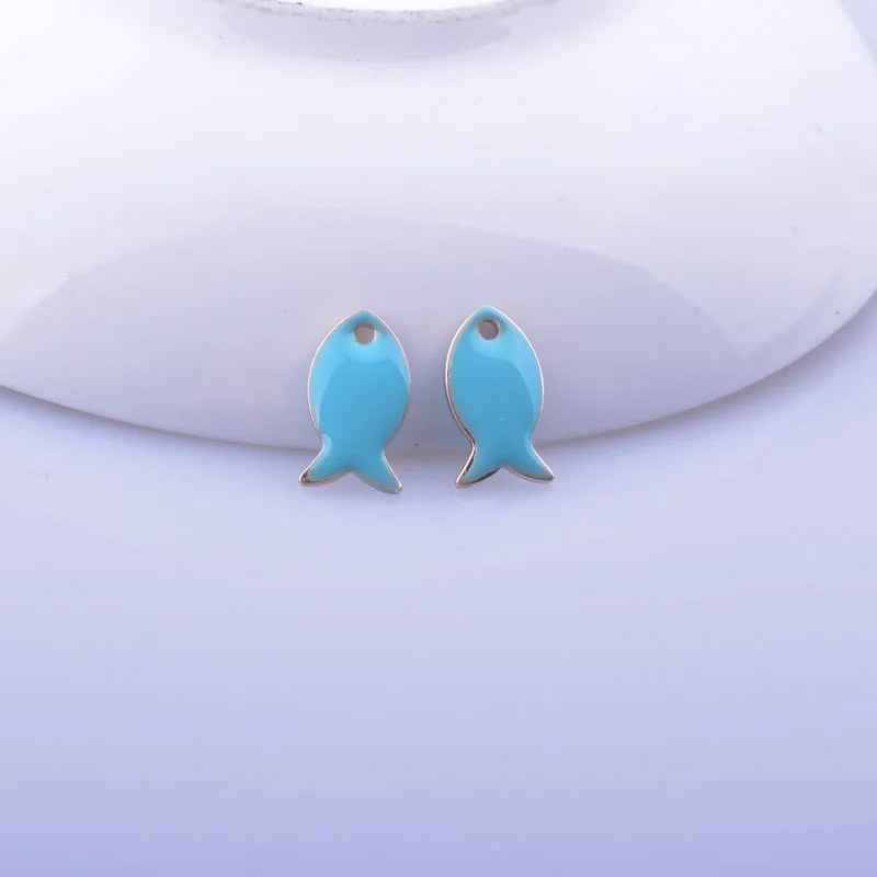 Двухсторонние эмалевые подвески в виде рыб золотого цвета 30 шт. 8*14 мм медные