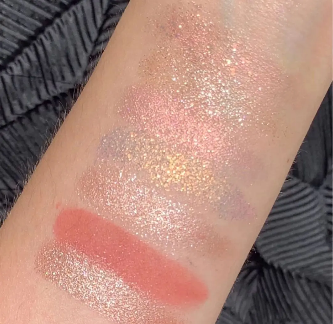 Nine-color pearl eye shadow tray Matte flash waterproof durable Nude shine makeup cosmetics |