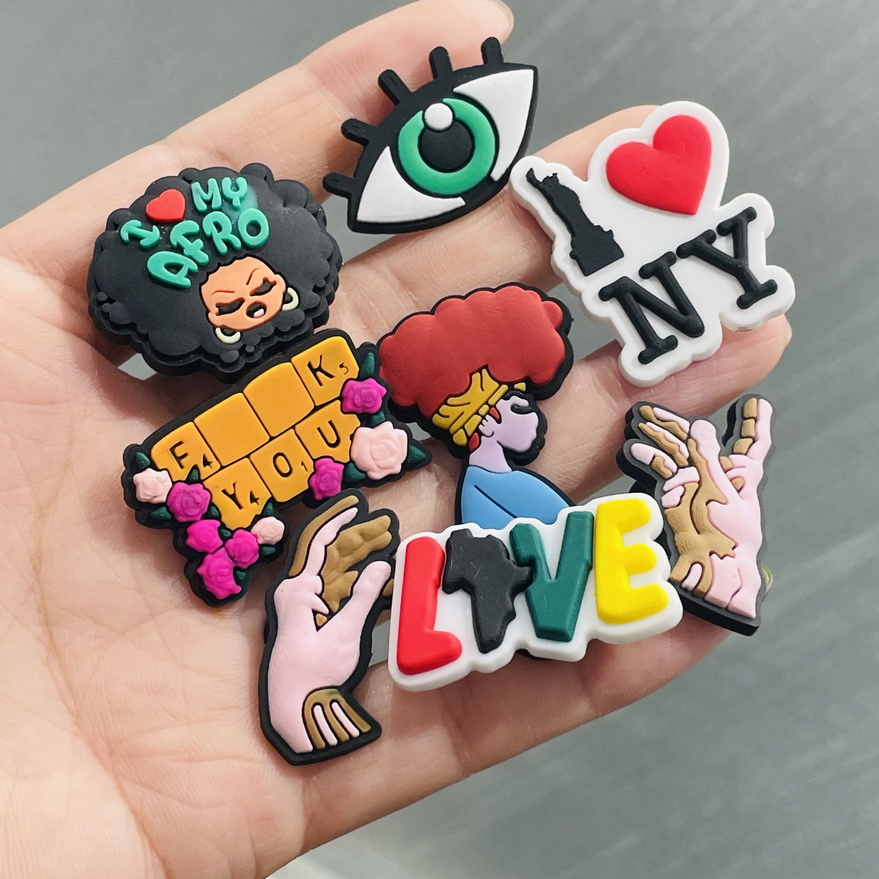 

New Arrival Single Sale Girls Eyes PVC Shoe Charms Shoe Decoration Diy Backpack Wristbands Croc Jibz Shoes Kids Party Gift