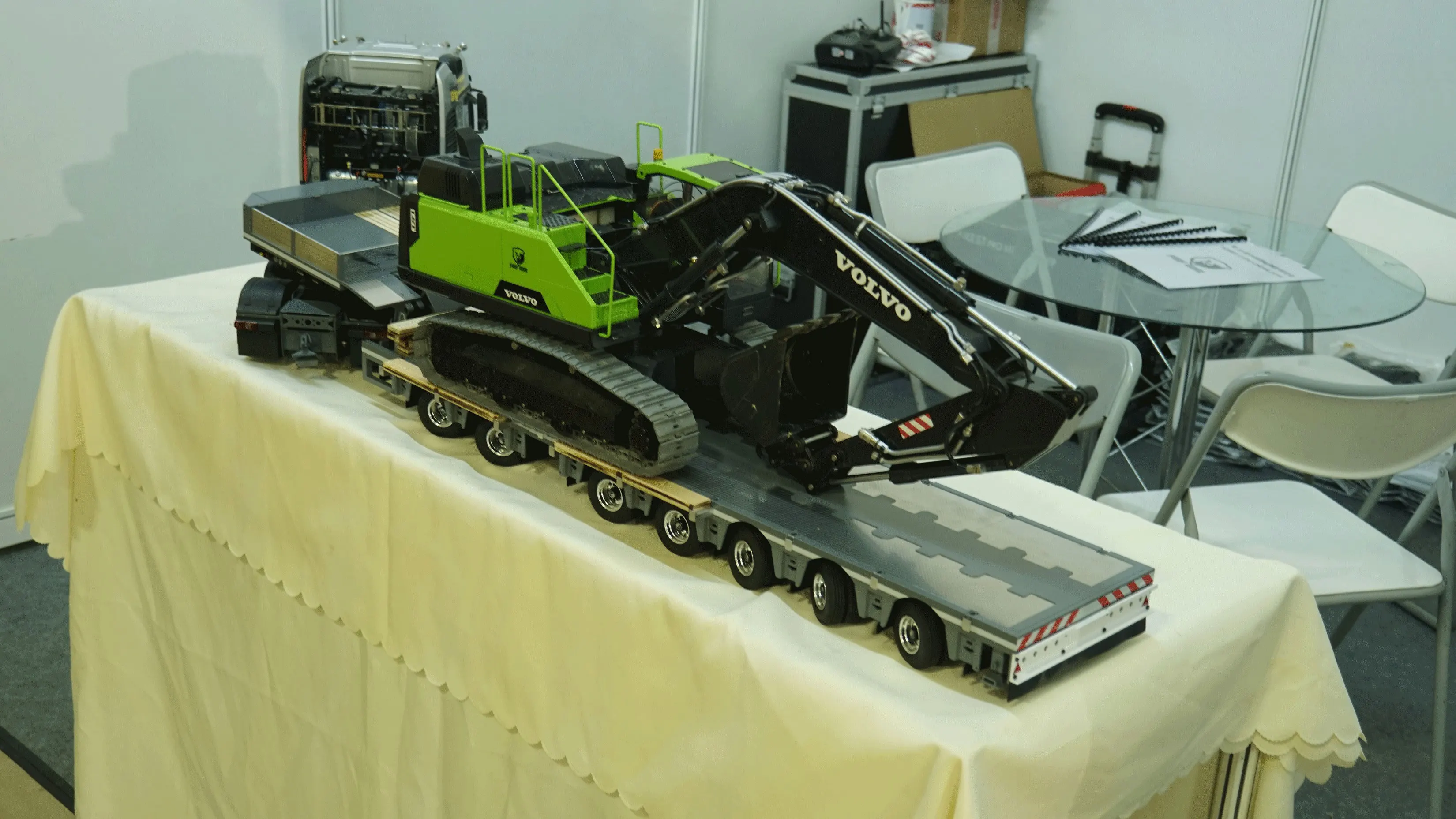 Фурия медведь 1/14 седельный тягач Европейский поддон грязи головка военные карты