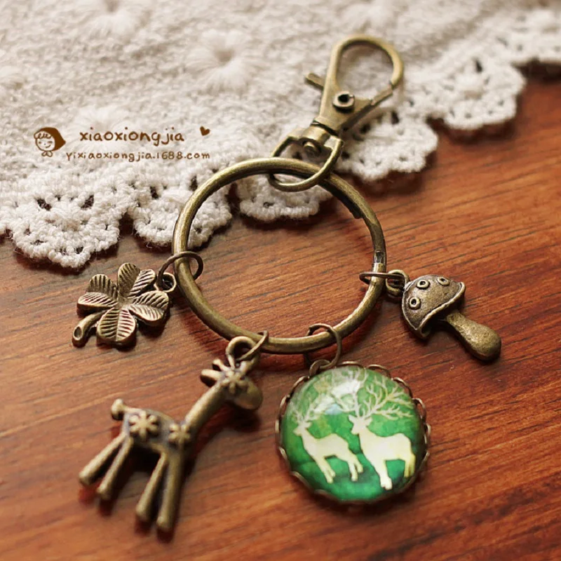 

Deer Wooden Keychain Glass Cabochon Jewelry Women Vintage Animal Pendant Black and White Elk KeyChains Christmas Gifts wholesale