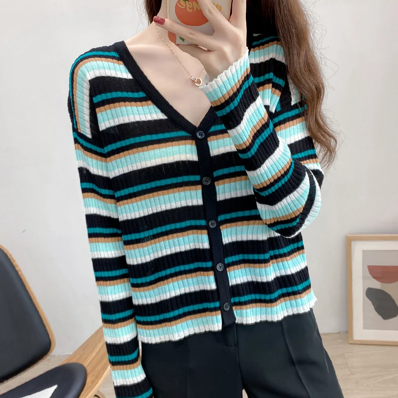 Кардиган женский трикотажный в полоску с V-образным вырезом и длинным рукавом |
