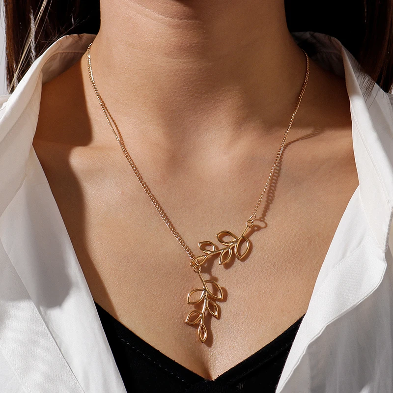 

Creative Hollow Tree Leaf Pendants Necklaces for Women Girl Alloy Gold Color Necklaces Charms Collier Party Gifts Jewelry