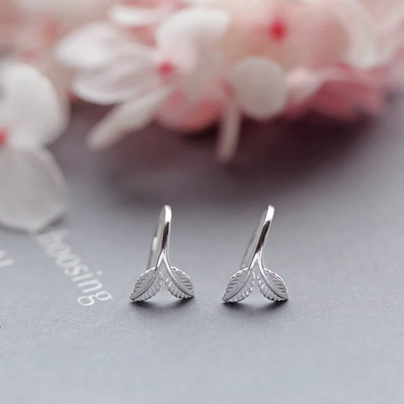 

Korean Fashion Sweet Little Fresh Leaf Ear Hook Mini Silver Color Plated Ear Hook Women's Student Fashion Simple Jewelry