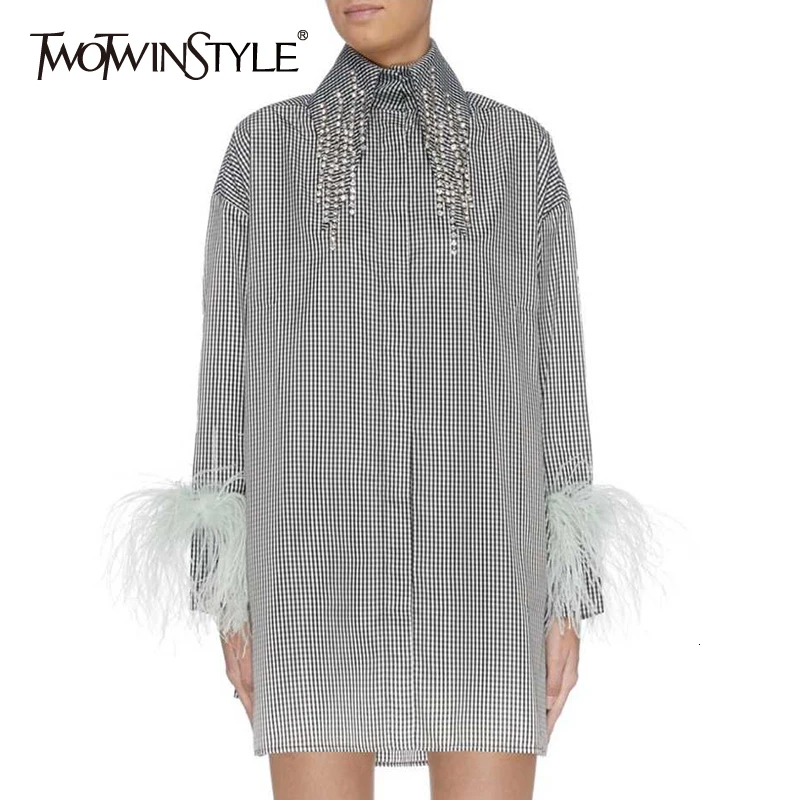 Женское платье с кисточками TWOTWINSTYLE белое Свободное воротником лацканами