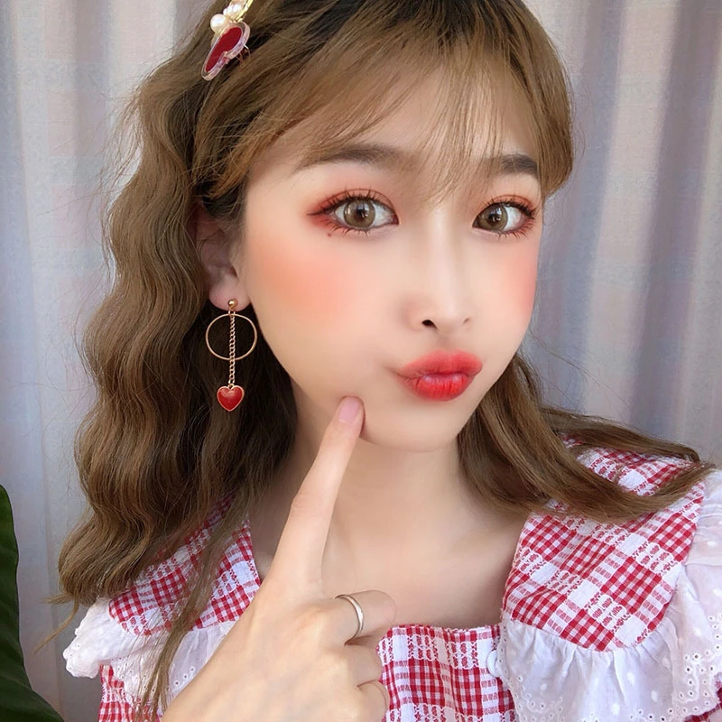 По контракту с оригинальным асимметричным серьги гвоздики геометрической формы