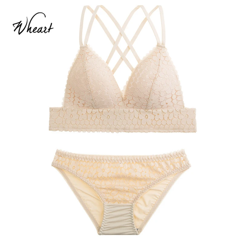 Комплект женского кружевного нижнего белья из трусиков и бюстгальтера | Женская
