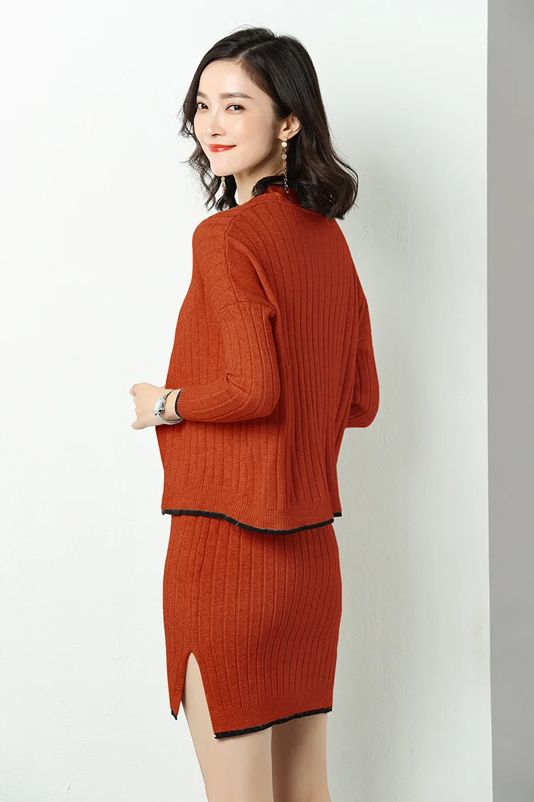 Осенний женский костюм-двойка кардиган + платье на бретелях однотонный