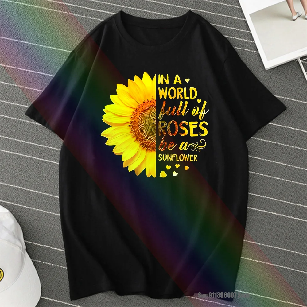 Футболка с надписью In A World Full Of Roses Be Sunflower TT 013940|Мужские футболки| |