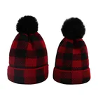 Зимние теплые вязаные шапки для мамы и ребенка, с помпоном из меха
