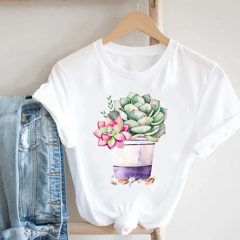 

Женская футболка с коротким рукавом, круглым вырезом и графическим принтом