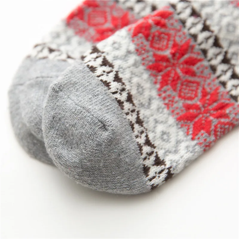 5 Pairs Wool Socks for Women Thick Knit Vintage Crew Socks Winter Warm Soft Comfortable Snowflake Patterns Cozy Socks