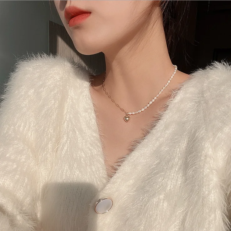 

Minimal design sense baroque fashion freshwater pearl necklace women asymmetrical splicing collarbone chain love pendant