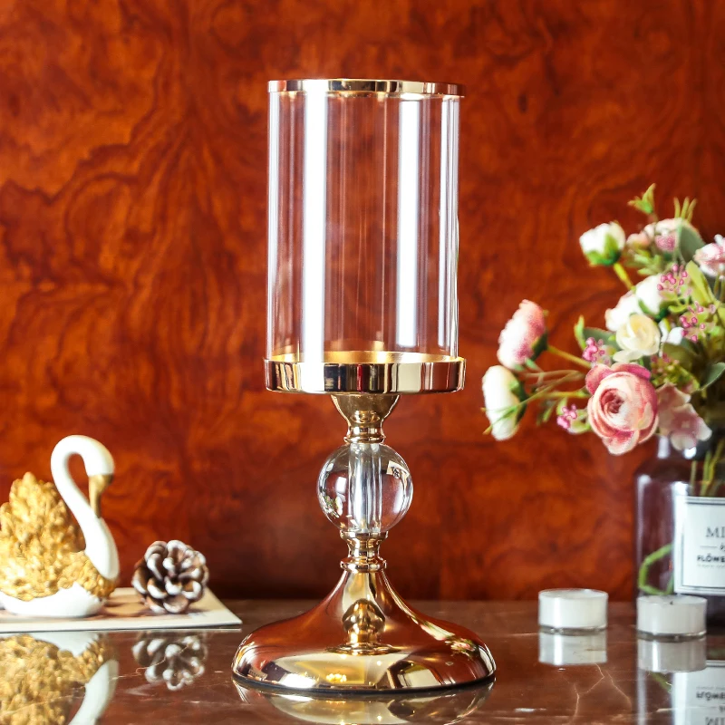 С украшением в виде кристаллов подсвечник для свечи столба используется свадьбы