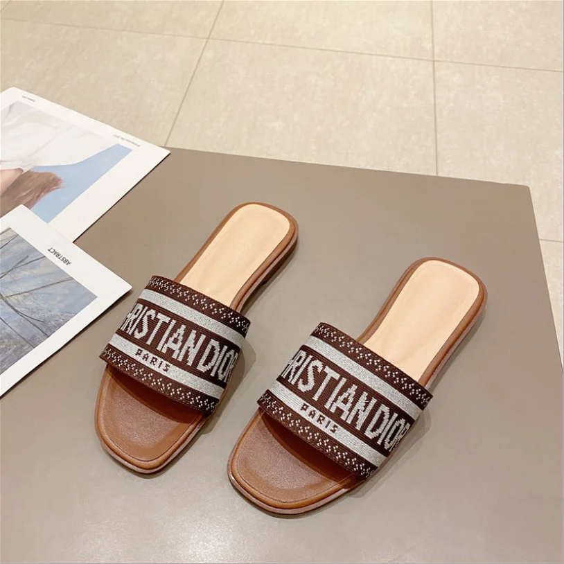 

2021 Hot Sale Women Slippers Sandal Luxury Brand Summer New Fashion Shoes Soft Base Support With Anti-Slip Feature Sea Beach
