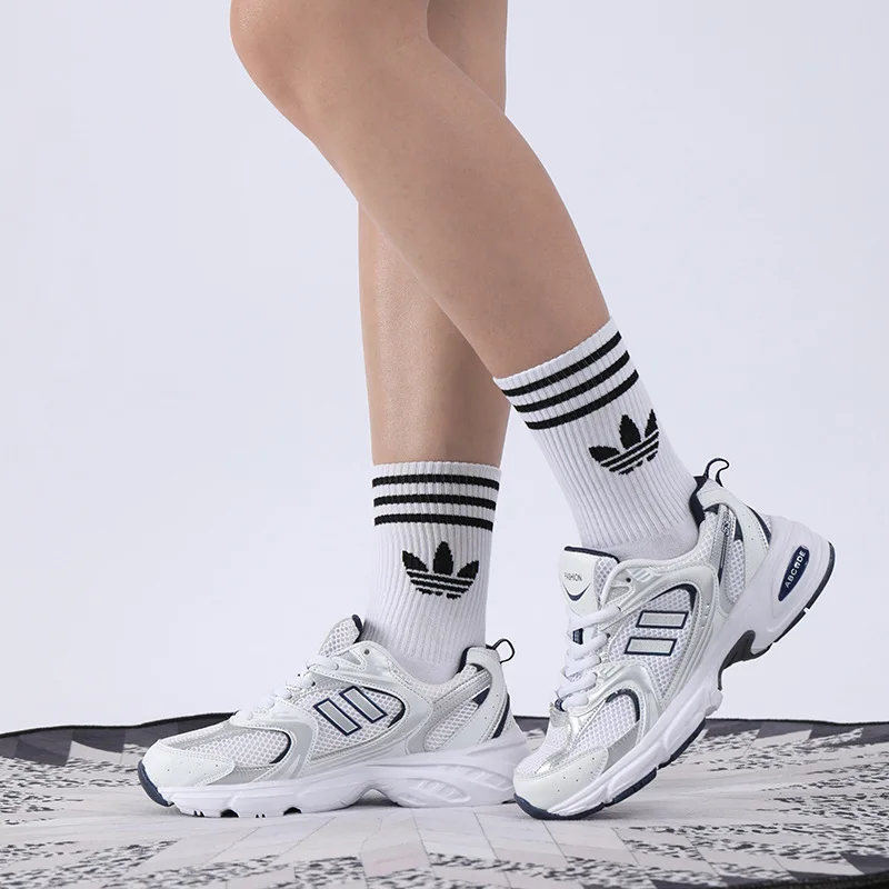 

Мужская обувь новая пара спортивной обуви Корейская версия мужская и женская модная обувь для отца беговые кроссовки Мужская Вулканизиров...