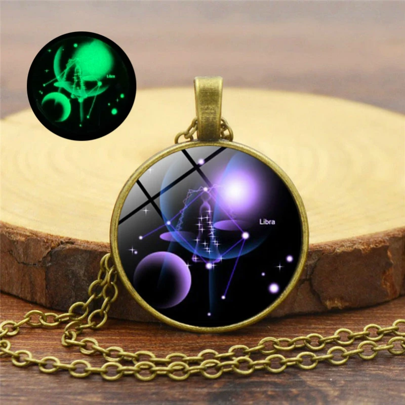 Классическое ожерелье с подвеской из стекла 12 созвездиями светящееся в темноте