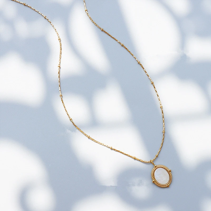 

TOSOKO Stainless Steel Jewelry Natural White Sea Shell Pendant Necklace Lady Elegant Clavicle Chain BSP833