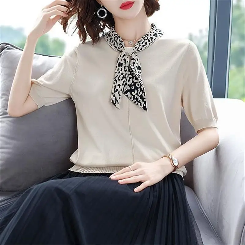 Модная трикотажная рубашка с бантом и рукавами средней длины женская тонкая