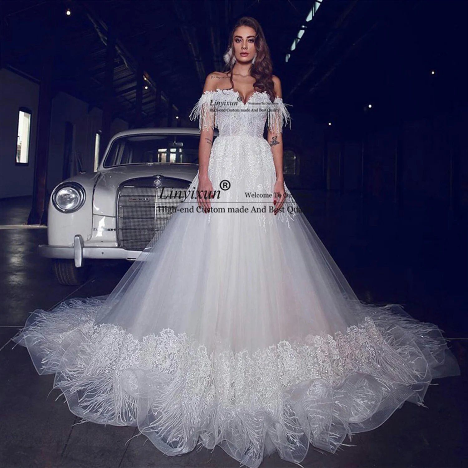 

Off The Shoulder Feather Wedding Dresses Lace Appliques Beading Tassel Vestidos De Novia Puffy Skirt Arabic Dubai Bridal Gowns