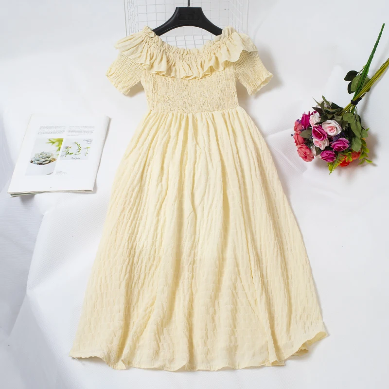 Элегантное женское летнее платье с вырезом лодочкой и расклешенными рукавами