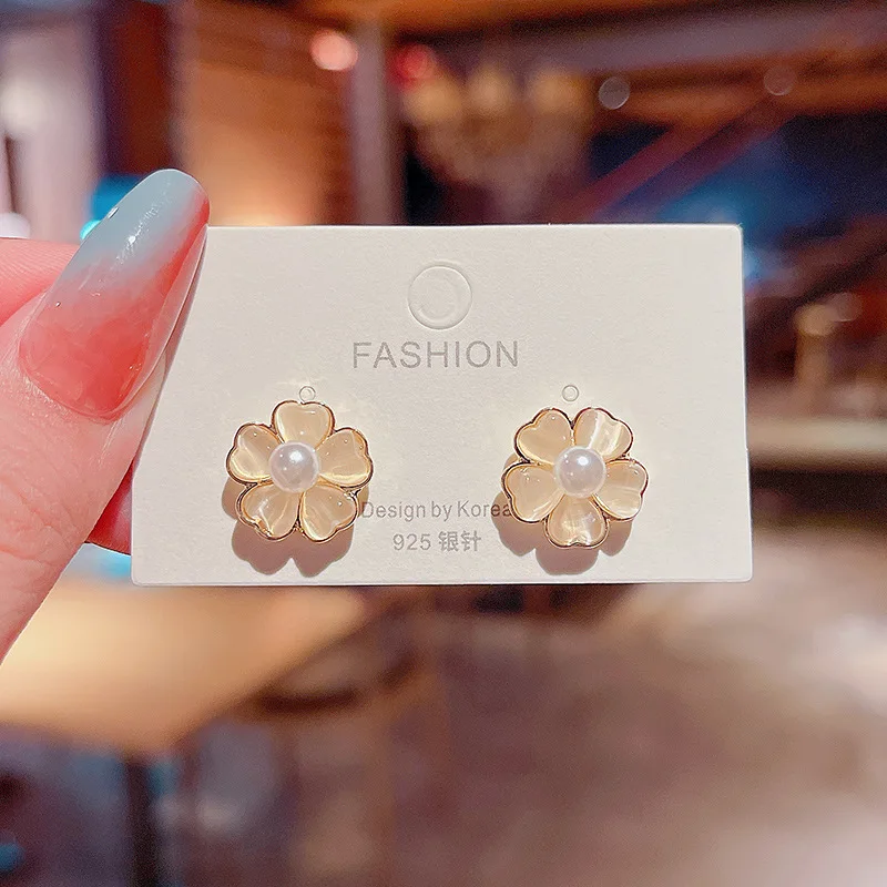

Korean Fashion Flower Earrings for Women Crystal Pearl Geometric Stud Earrings 2021 Trend Female Wedding Jewelry Accessories