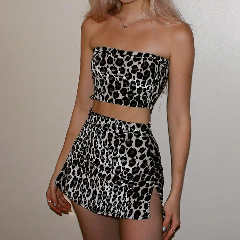 

Two Piece Set Women Sexy Leopard Print Strapless Sleeveless Crop Top and Hem Split Short Skirt Casual Summer New Set