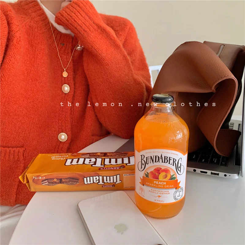 

Женский бархатный свитер с красным енотом, на осень и зиму