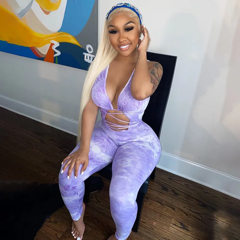 

Комбинезон женский с глубоким V-образным вырезом и принтом