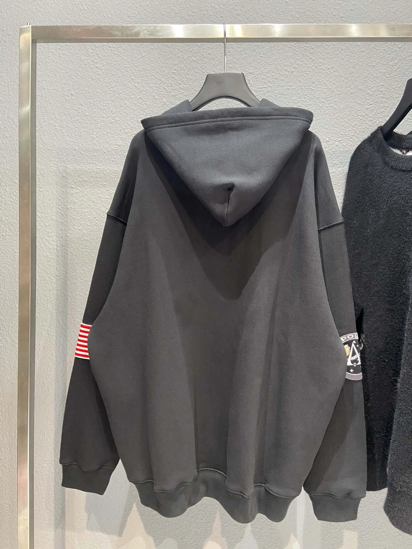 

Hoodies & Sweatshirts