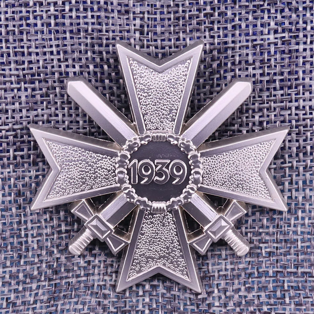 

WWII WW2 GERMAN 1939 MERIT CROSS FIRST CLASS SWORDS INSIGNIA MEDAL BADGE PIN SILVER