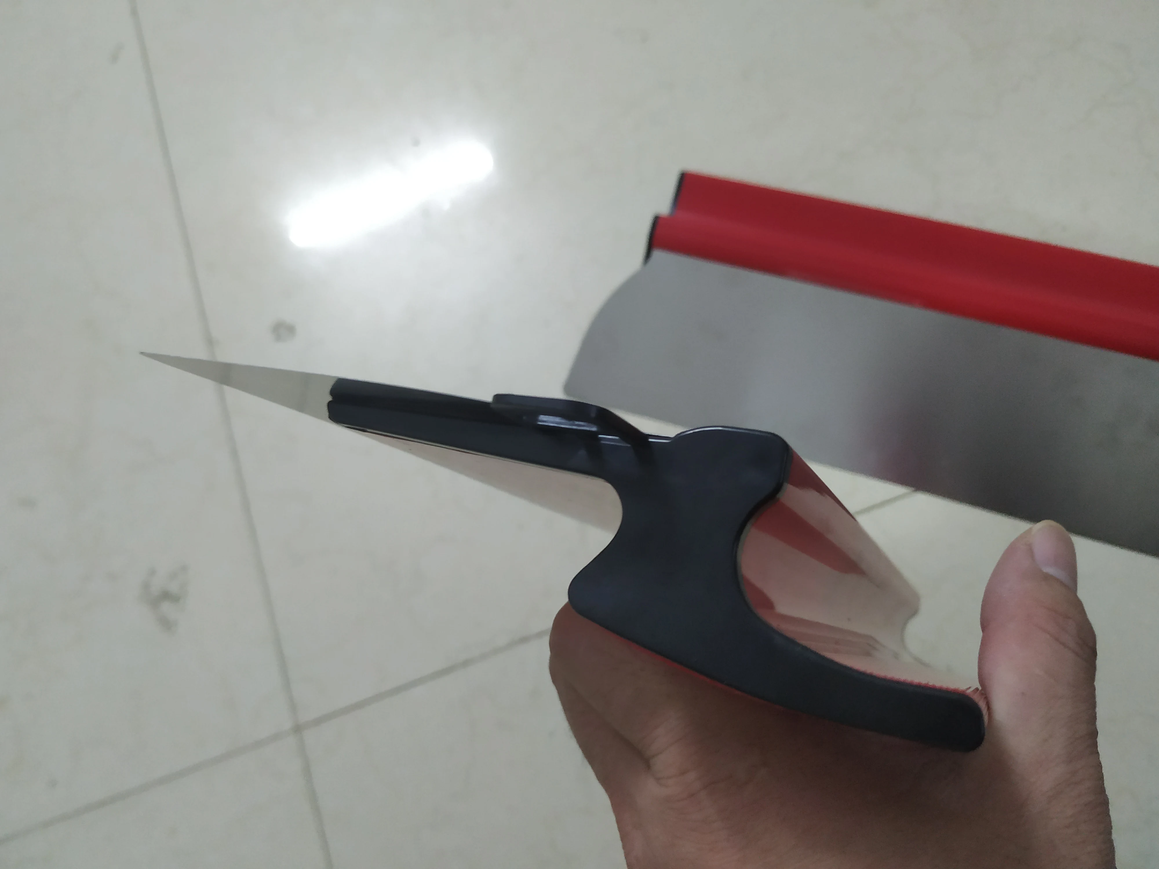 Инструмент для сглаживания гипсокартона идеально подходит настенных