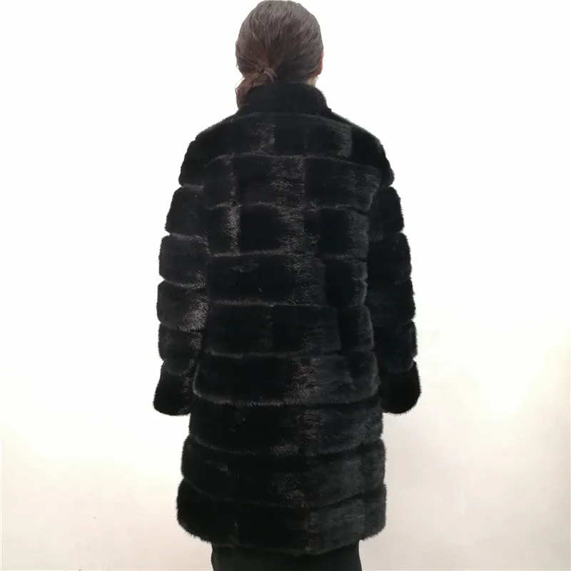 Женская шуба из натурального меха норки зимняя длинная черного цвета теплая