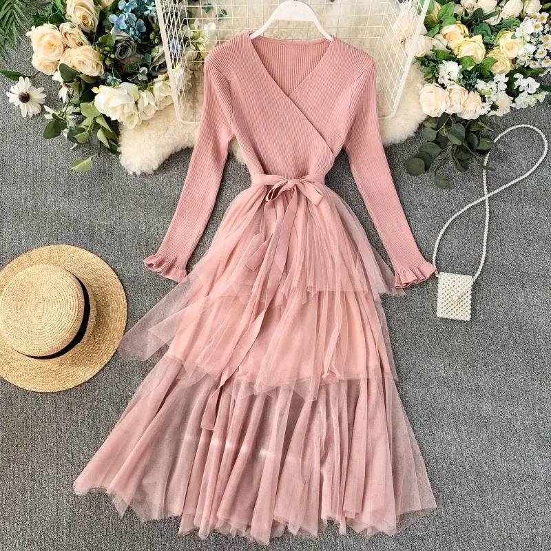 Женское трикотажное платье Gagarich однотонное трапециевидной формы с v-образным