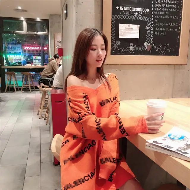 

2021 autumn and winter long knitted bottoming shirt letter loose v-neck pullover sweater women tide