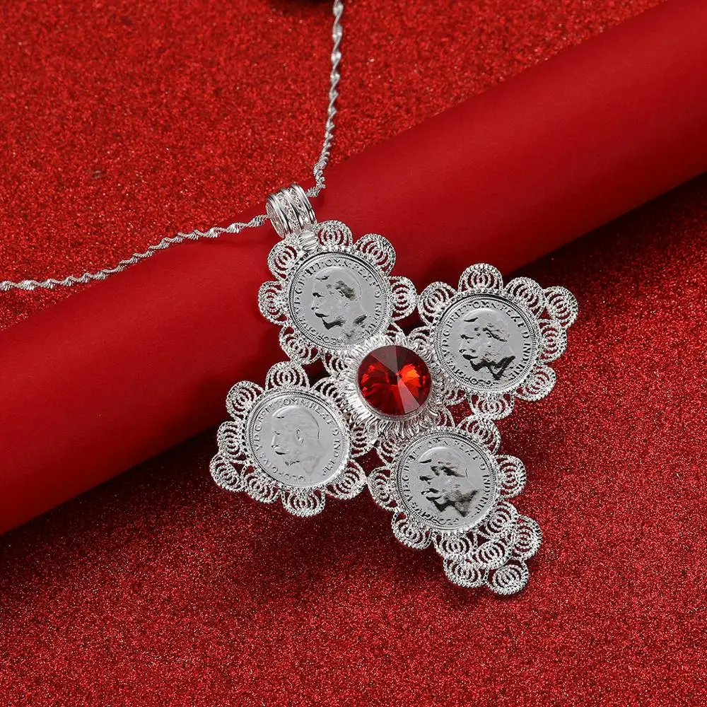 Кулон золотого цвета в африканском стиле с изображением карты Эфиопии короля