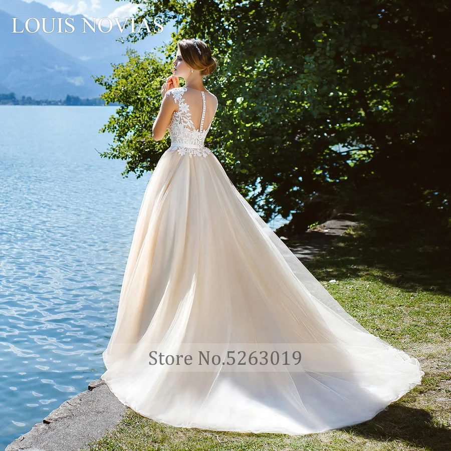 Свадебное платье принцессы Louis Novias Платье трапециевидного силуэта без рукавов с