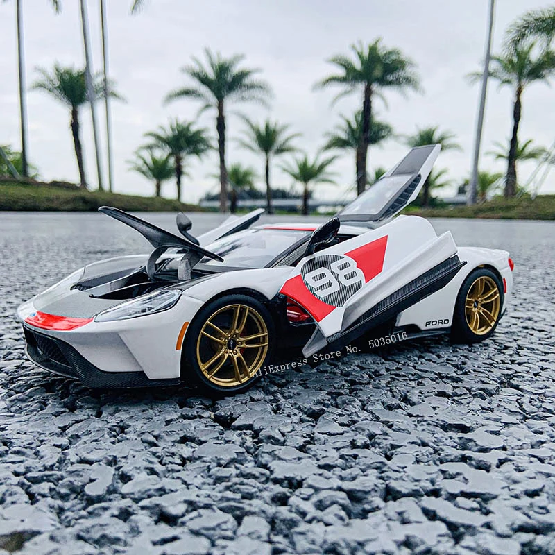 

Maisto 1:18 2021 Ford GT Heritage Series Alloy Retro Car Model Classic Car Model Car Decoration Collection gift
