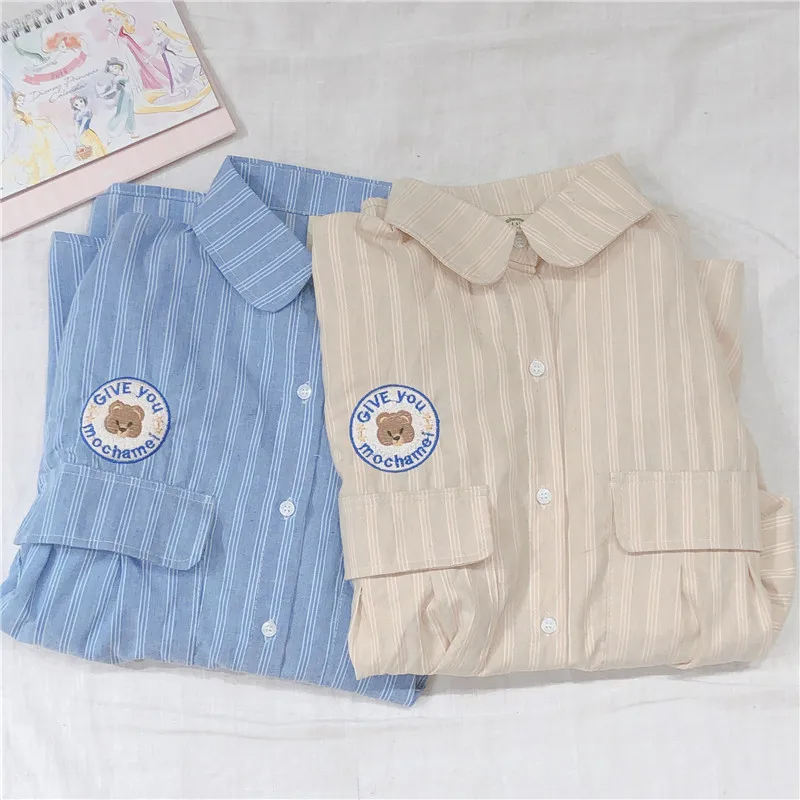 В студенческом стиле небольшой свежий мягкий сестра вышивкой в виде медведя