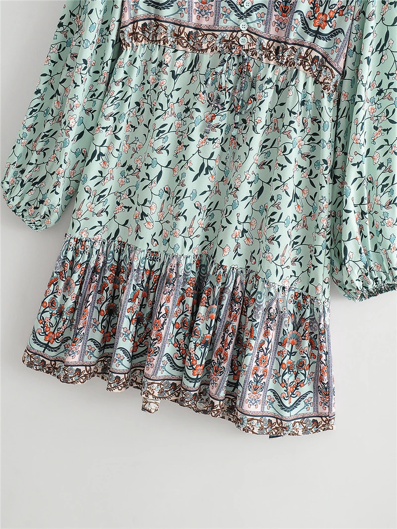 Женское винтажное мини платье в стиле хиппи летнее зеленое с цветочным принтом и