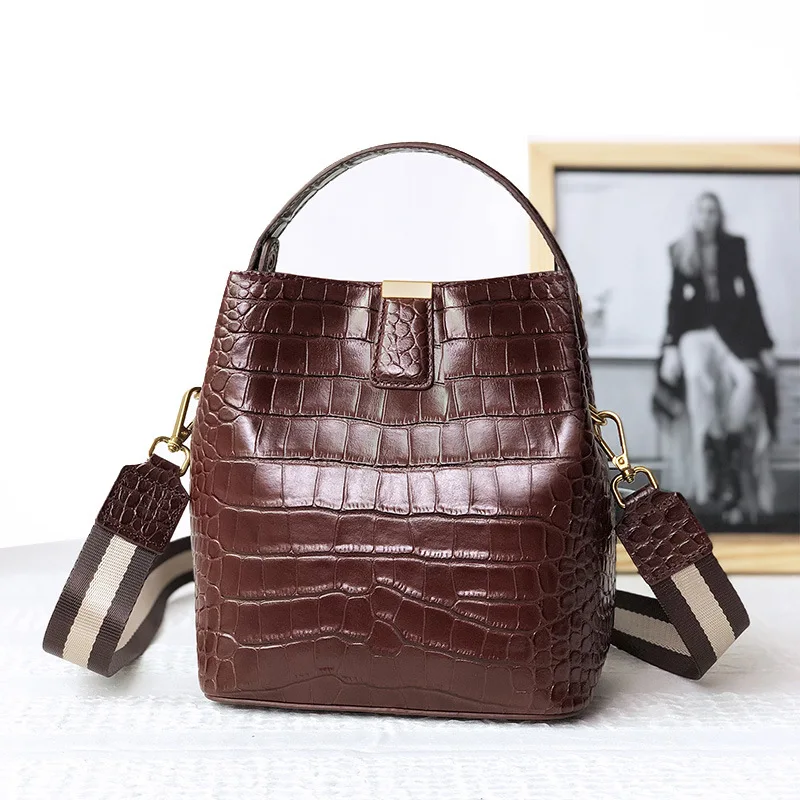 

Leather women's bag 2019 leather crocodile striped bucket bag casual handheld slant shoulde