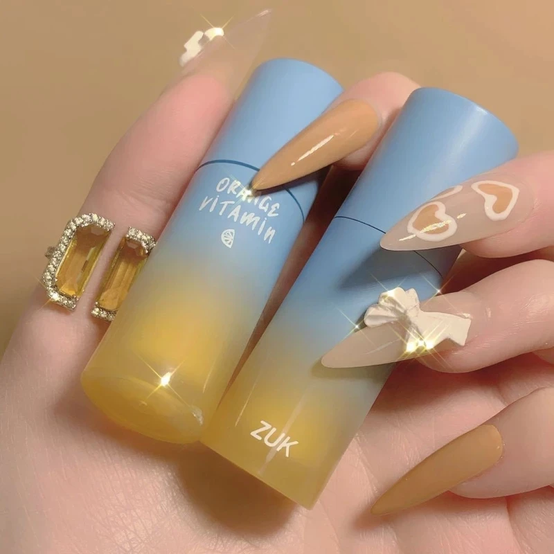 Увлажняющий восстанавливающий бальзам для губ предотвращает раздражение