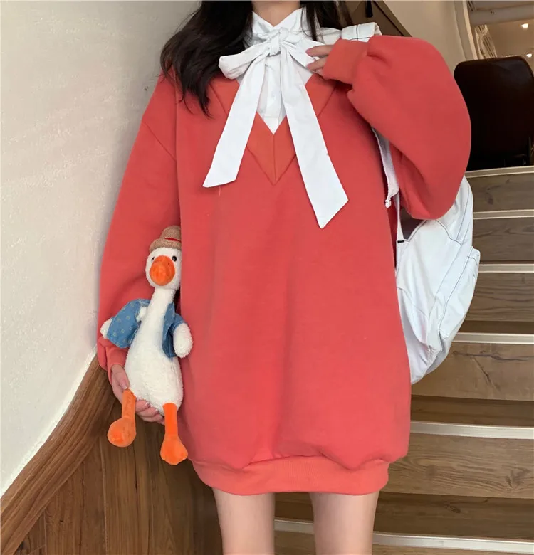 Зимний небольшой свежий свитер в студенческом стиле с бабочкой имитация двух