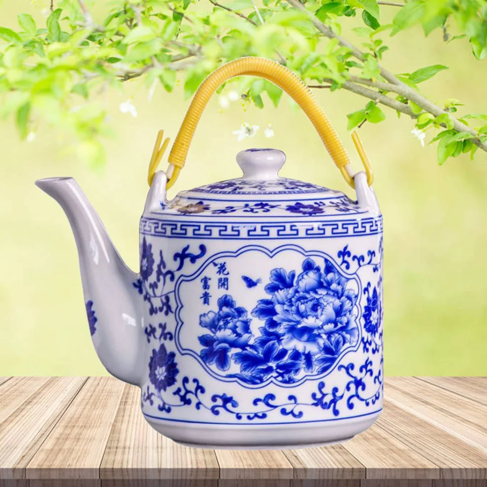 

2L Chinese Style Ceramic Teapot Large Capacity Cold Kettle Blue And White Porcelain Handle Pot For Tea Brewing In Mug