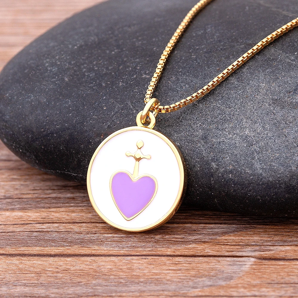 Женский ошейник с кулоном в виде сердца круглой формы |