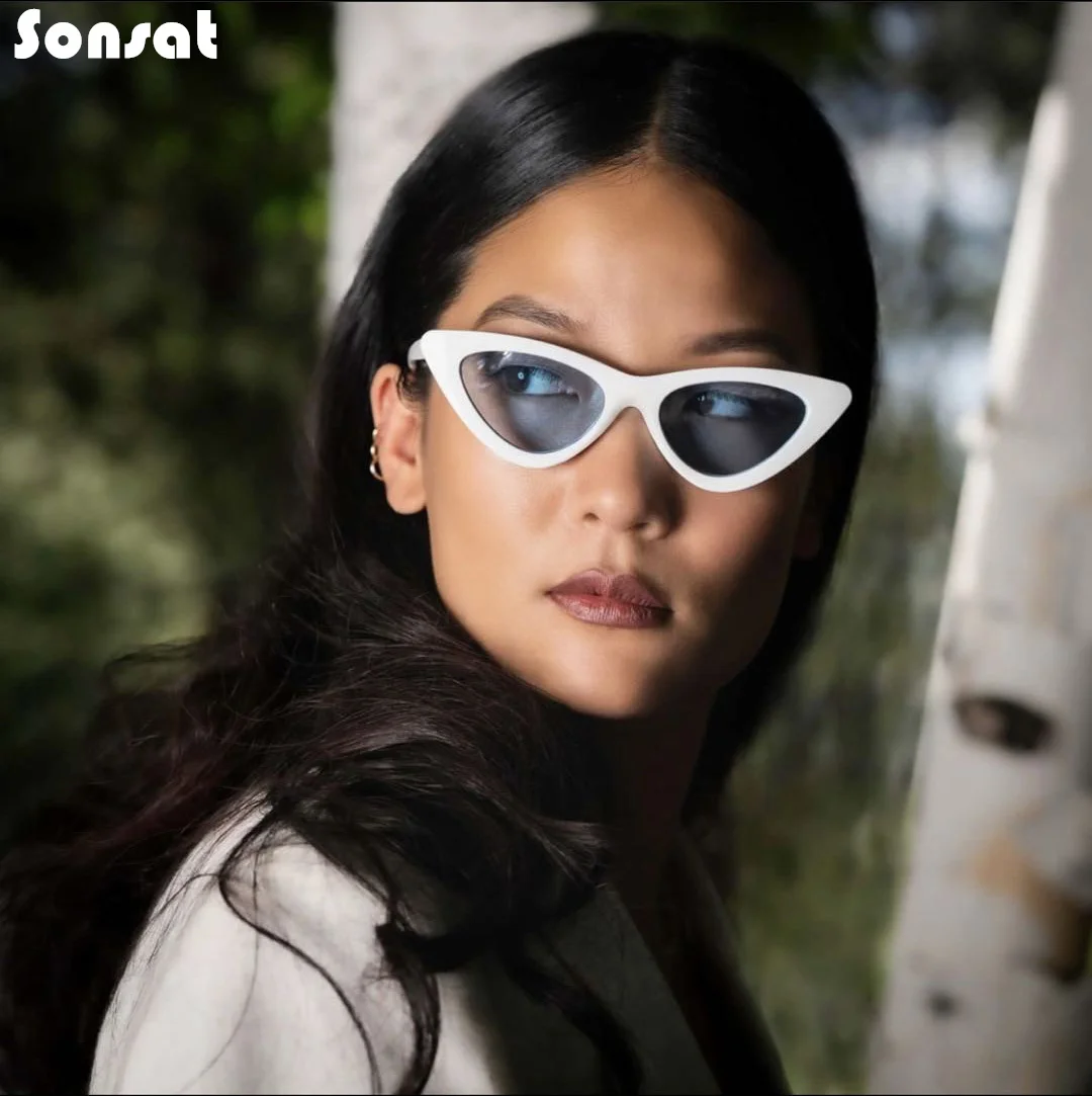 Очки солнцезащитные женские в треугольной оправе зеркальные Роскошные