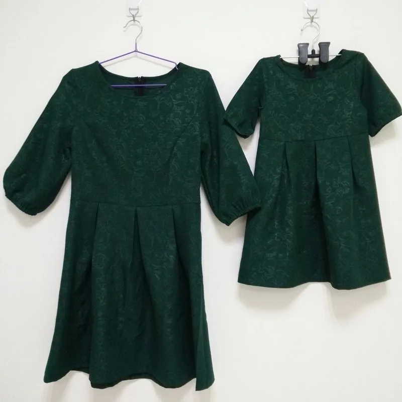 Осеннее платье для мамы и дочки 2019 зимнее на молнии с полурукавом глубоким